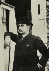 Henri Deslandresin muotokuva, noin 1910 (kuva).