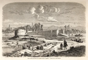 Allah Verdi Kahnin silta, erige noin 1608, Isfahanissa (tai Isfahanissa) (Iran), on sekä ylityspaikka Zend e Roud -joen ylittämiseen, että myös pato, jolla säädellään joen kulkua Talarilla tai peilikioski, jossa Persian hallitsija saattoi havaita