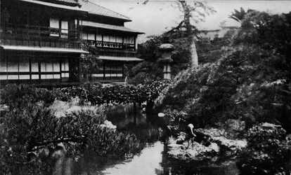 Teehuoneen puutarha, Tokio. Maisemapuutarha, jonka teemana on vulkaaninen alkuperä, noin 1900, 1921