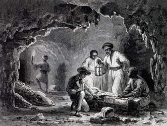 Arkeologiset löydöt Samounin luolissa, kaiverrus Karl Girardetin (1813-1871) piirustuksen perusteella