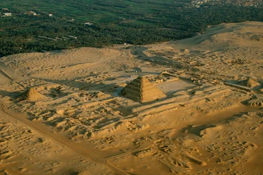 Egypti; Arkeologia; Vanha valtakunta; Saqqara; Pyramidi Djoser, askelpyramidi, 3. dynastia
