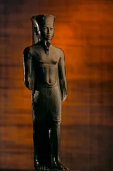 Amunin patsas, jossa Tutankhamonin piirteet, 2009 (kuva) (kuva)