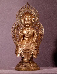 Korealainen taide: kultainen Buddha-pienoispatsas. Silla-kausi, 700-900-luku. Korean kansallismuseo