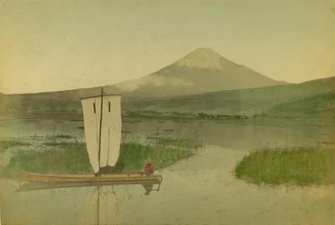 Japani: Fuji-Yama-vuori (Fuji Yama) ja purjevene etualalla Hokomejärvellä