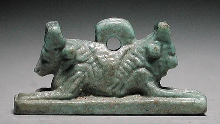 Härkäpäinen leijona-amuletti, Saite-kausi, 715-656 eKr. (sinivihreä fajanssi)