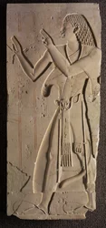 Mentuemhat kirkollispuvussa, n. 667-647 eKr