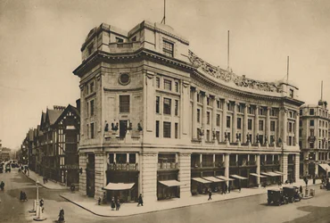 East India House, Libertys Individualized Frontage New Regent Streetillä, vuodelta 1935.