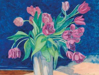 Vaaleanpunaiset tulppaanit maljakossa, taustalla merimaisema dyyneineen, 1935.