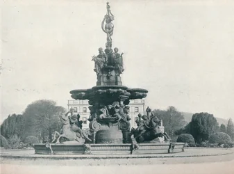 Suihkulähde Curraghmoressa, Kaikkein kunnian istuimella. Waterfordin markiisi, vuodelta 1915