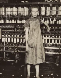 Addie Card, 12-vuotias. Kehrääjä puuvillatehtaassa, North Pownal, Vermont, 1910.