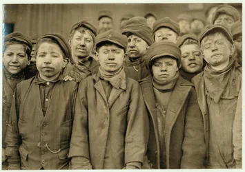 Breaker pojat (jotka lajittelevat hiiltä käsin) Hughestown Borough Coal Co. Pittstonissa, Pennsylvaniassa, 1911