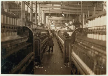 Lapsikehrääjä Mollahan Cotton Millsissä, Newberry, Etelä-Carolina, 1908.