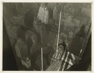 Raising the Mast, Empire State Building, 1931 (gelatiinihopea valokuva)