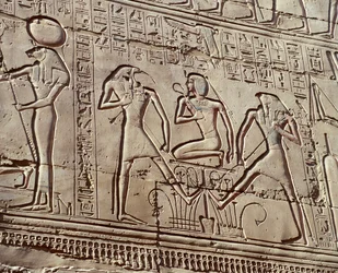 Sisäseinäreliefit, jotka kuvaavat uhreja jumalille, yksityiskohdat nuoresta Ramses II:sta jumalien Thotin ja Horuksen kanssa