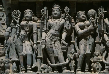 Mies- ja naishahmoja kuvaava reliefi, Adishvara-temppeli, Vimalavasi Tuk, temppelikompleksi Shatrunjaya-kukkulalla, Palitana, Gujarat, Intia
