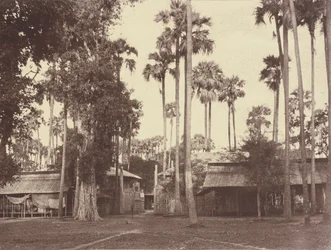 Amerapoora: Residenssikotelon länsiportti