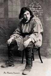 John Martin-Harvey 1863-1944, englantilainen näyttelijä, 1900-luvun alku.