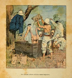 Madagaskarin sota - Henri Galli dit Galllichet (1854-1922) ranskalaisten tutkimusretkien anekdoottinen historia, kuvannut Louis Bombled (1862-1927): Lefebvre-autot, joita sotilaat käyttivät kylpyammeena vuonna 1895 Madagaskarilla, Yksityinen kokoelma