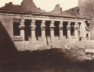 Philae, sisäpiha, läntinen pylväikkö,1859/1860 (kuva) (kuva)