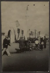 [Figures with Flags]