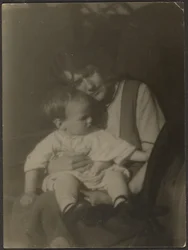 [Florence pitelee vauvaa]