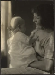 [Florence pitelee vauvaa]
