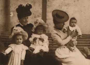 Naiset ja lapset, 1937