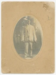 Valokuva miehestä, n. 1910.