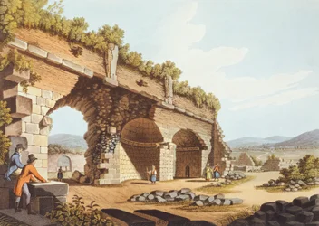 Eurooppalaisia matkailijoita Dianan temppelin edessä Efesoksessa