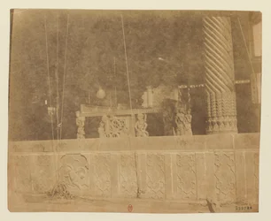 Teheran, Nadir Shahin Intiasta tuoma valtaistuin [Golestan, marmorinen valtaistuin].