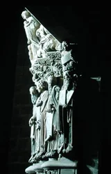Yksityiskohta Portico de la Gloriasta Vanhan testamentin profeetoilla (kivi)
