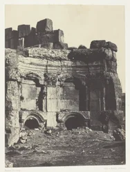 Baalbeck (Heliopolis), auringon ja Jupiterin temppeleiden kehä; Syyria.