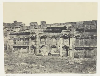 Baalbeck, Auringon ja Jupiterin temppeleiden kotelon sisätilat; Syyria