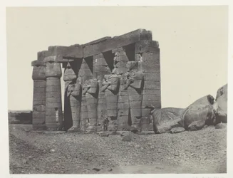 Gournah, Perystyle Osymandiasin haudasta (Ramesseum Occidental); Thebe, levy 59 albumista "Egypte, Nubie, Palestine et Syrie" (1852).