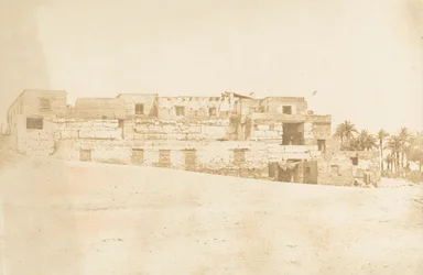 Luxorin spandrelin miehistön asunto, rakennettu palatsin terassille, 1849-50.