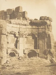 Temppelin aitauksen istuntosali, Baâlbek, 15. syyskuuta 1850.