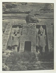 Ibsamboul, Hathorin Speosin sisäänkäynti, Nubia, 184951, painettu 1852.