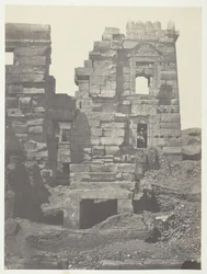 Medinet-Habou, Ramses-Méiamounin gyneceumin pohjoinen julkisivu, Thebes, 184951.