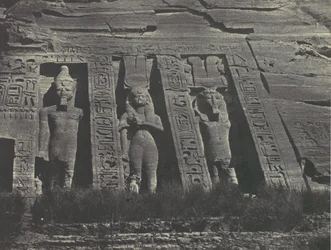 Nubia. Ibsamboul. Hathorin Speosin pohjoisosa, 1850.