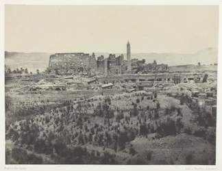 Karnakin palatsi, yleiskuva raunioista idästä nähtynä; Theba, laatta 31 albumista "Egypti, Nubia, Palestiina ja Syyria" (1852)
