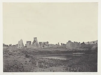 Karnakin palatsi, Etelä-Propylea; Thebes