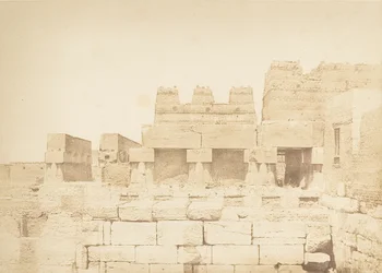 Amenhotep III:n palatsin eteläiselle pylväikkölle rakennetut kyyhkyset Luxorissa Thebessa, 1849-50.
