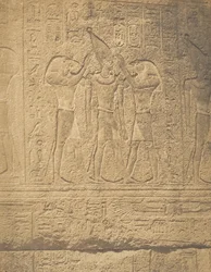 Karnakin palatsin graniittipyhäkön ulkoveistokset Sacre de Philippe-Ar..., 1849-50.