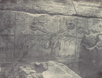 Thebes. Karnakin palatsi. Graniittipyhäkön ulkoveistoksia, 1850.
