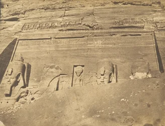Näkymä Spéos de Phrén julkisivusta Abousemblilissa maaliskuussa 1850.