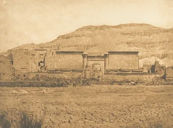 Yleisnäkymä Medinet Habusta, otettu Itä-Thebestä, 1849-50.