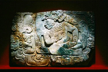 Kuninkaan ja hovimiehen rintakuva, Nebaj, Guatemala, klassinen kausi (jade).