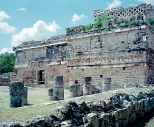 Esikolumbialainen sivilisaatio: näkymä Chichen Itzan paikalle Yucatanin alueella. Mayojen sivilisaatio, klassinen aika ja mayojen renessanssi, 750-1200 jKr. Meksiko