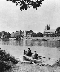Lautta Thamesin yli Lontoon Apprentice Inniin, Isleworth, Lontoo, 1926-1927.