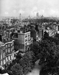 Talot Queens Walkin varrella, Green Park, Lontoo, 1926-1927.